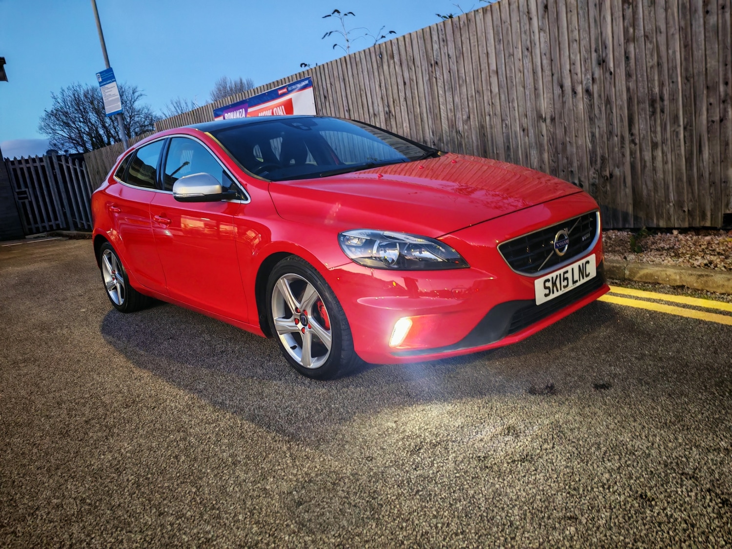 Used Volvo V40 2015 for sale - 76640695: Photo 2