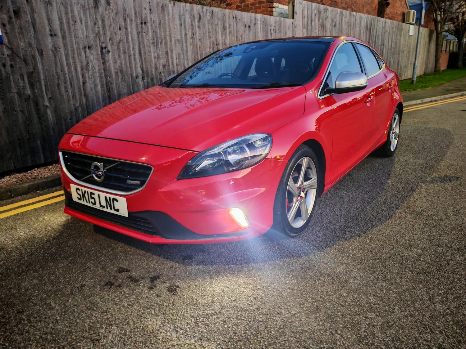 Used Volvo V40 2015 for sale - 76640695: Photo 4