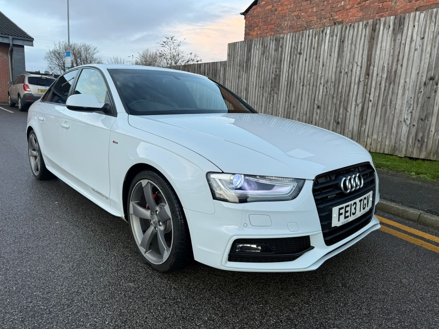 Used Audi A4 2013 for sale - 77173354: Photo 2