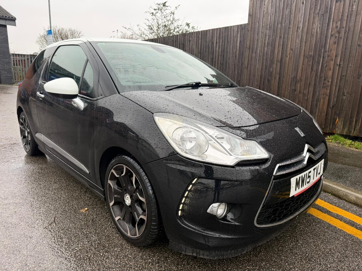 Used Citroen DS3 2015 for sale - 76780026: Photo 2