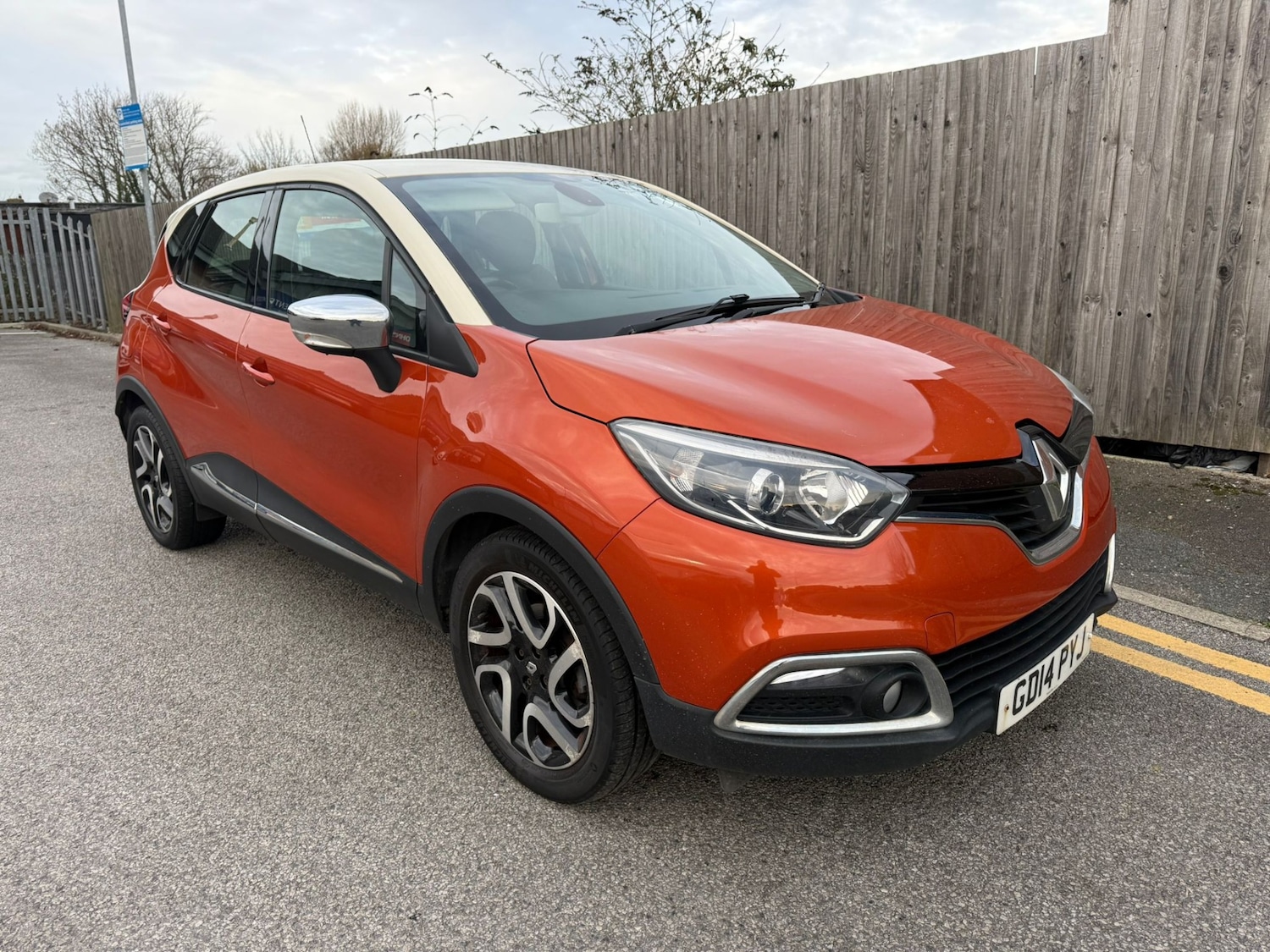 Used Renault Captur 2014 for sale - 76663171: Photo 2