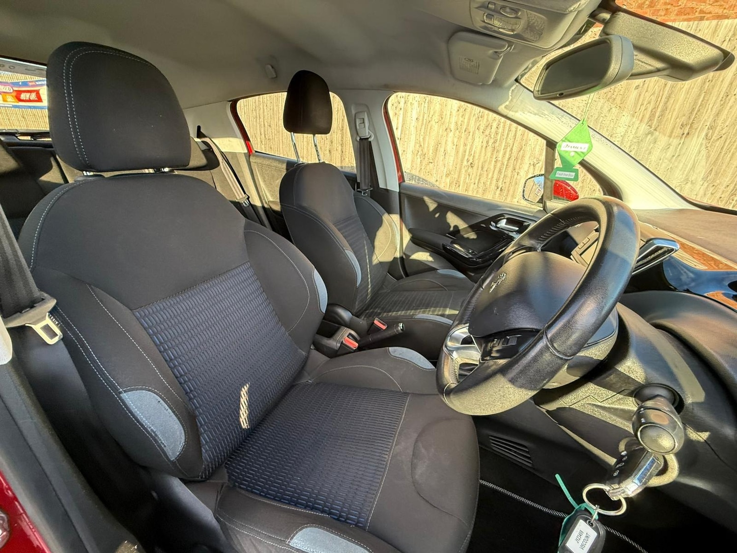 Used Peugeot 208 2015 for sale - 77186407: Photo 12