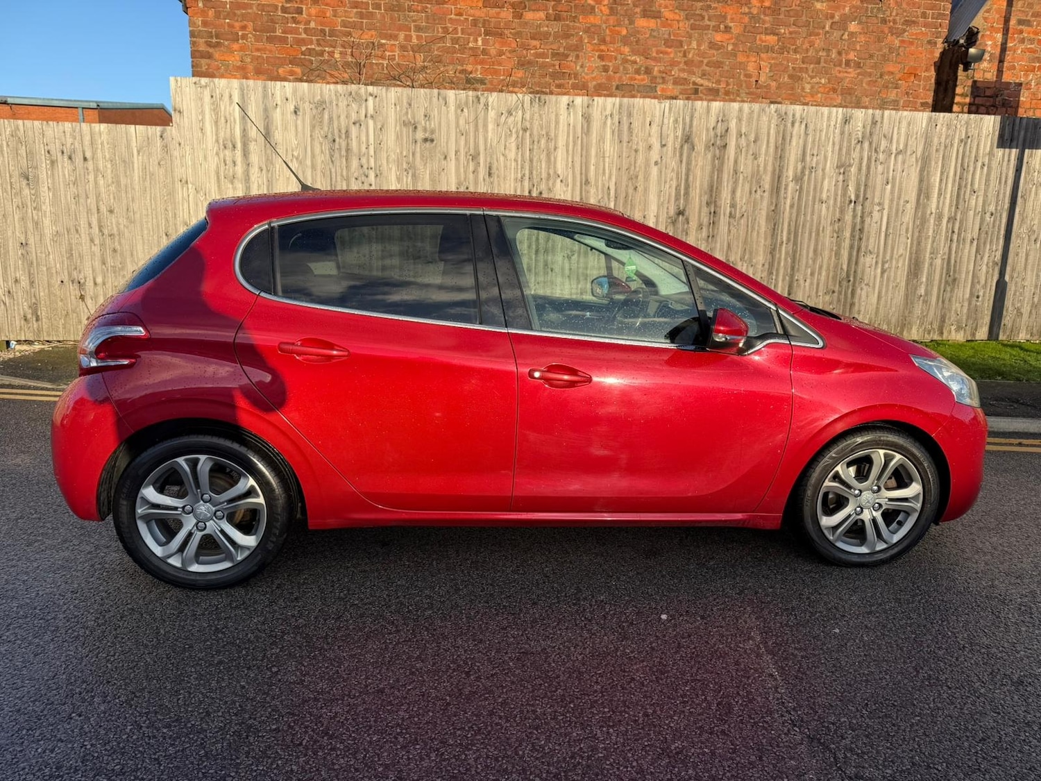 Used Peugeot 208 2015 for sale - 77186407: Photo 6