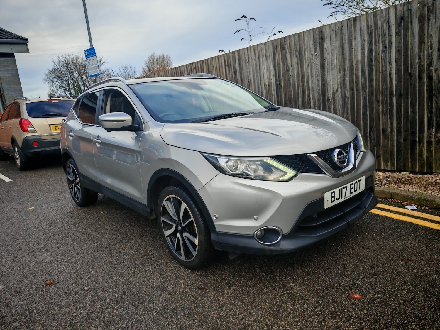 Used Nissan Qashqai 2017 for sale - 76817608: Photo 2