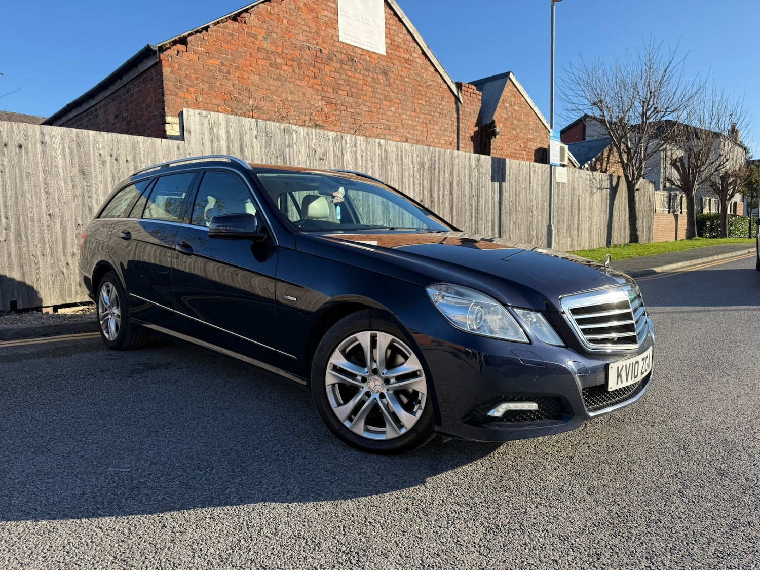 Used Mercedes-Benz E Class 2010 for sale - 76699201: Photo 1