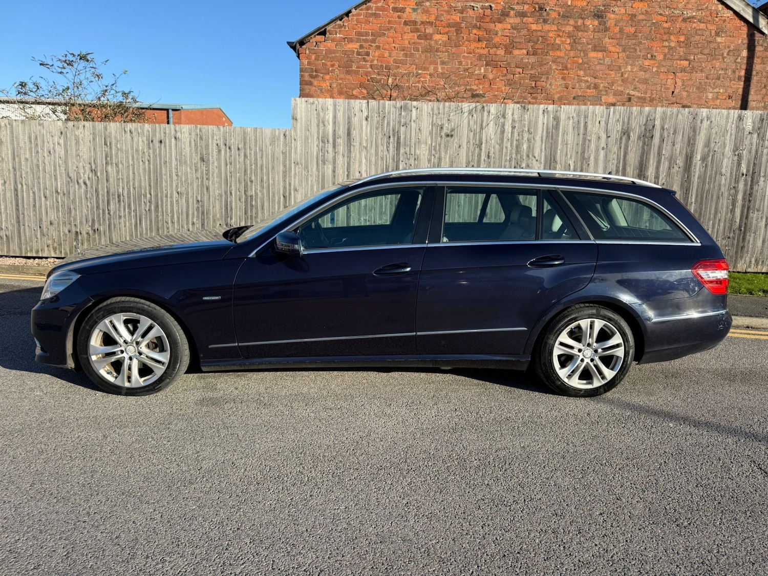 Used Mercedes-Benz E Class 2010 for sale - 76699201: Photo 5