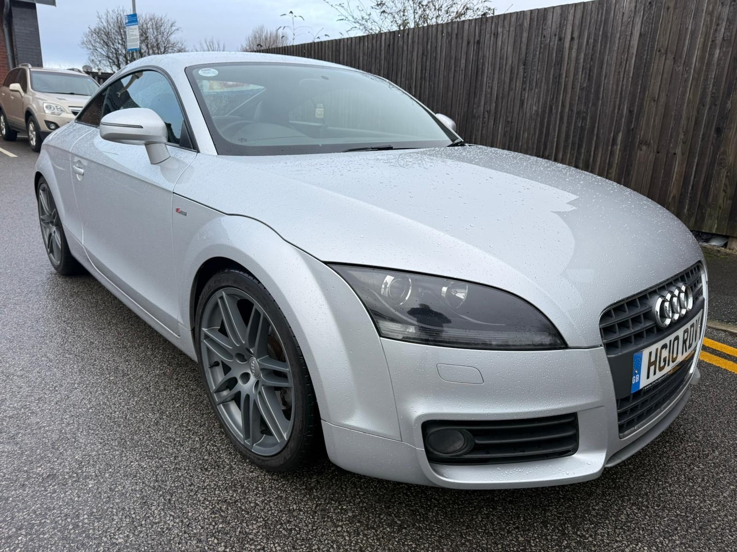 Used Audi TT 2010 for sale - 77184868: Photo 2