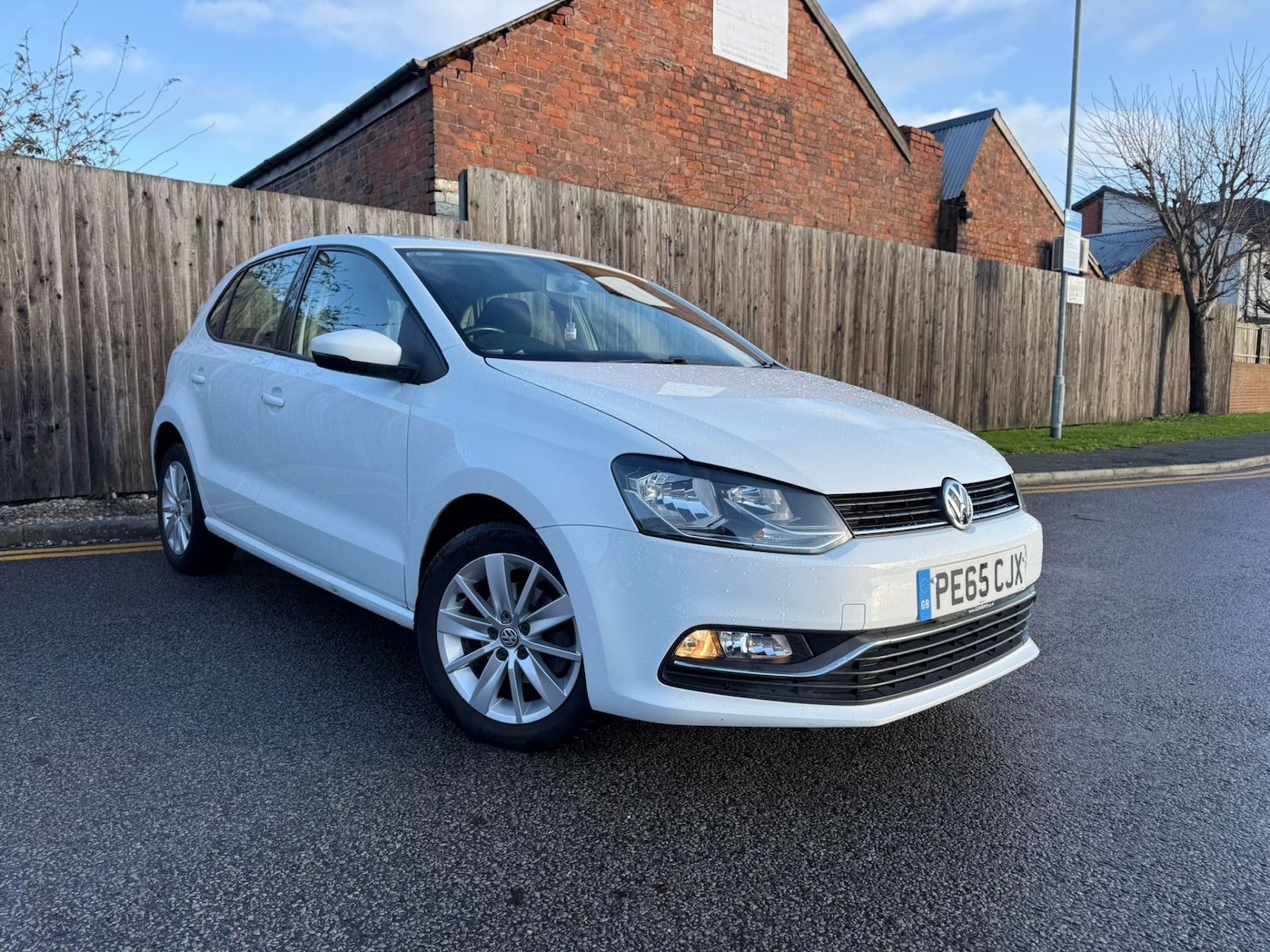 Used Volkswagen Polo 2015 for sale - 76736797: Photo 1