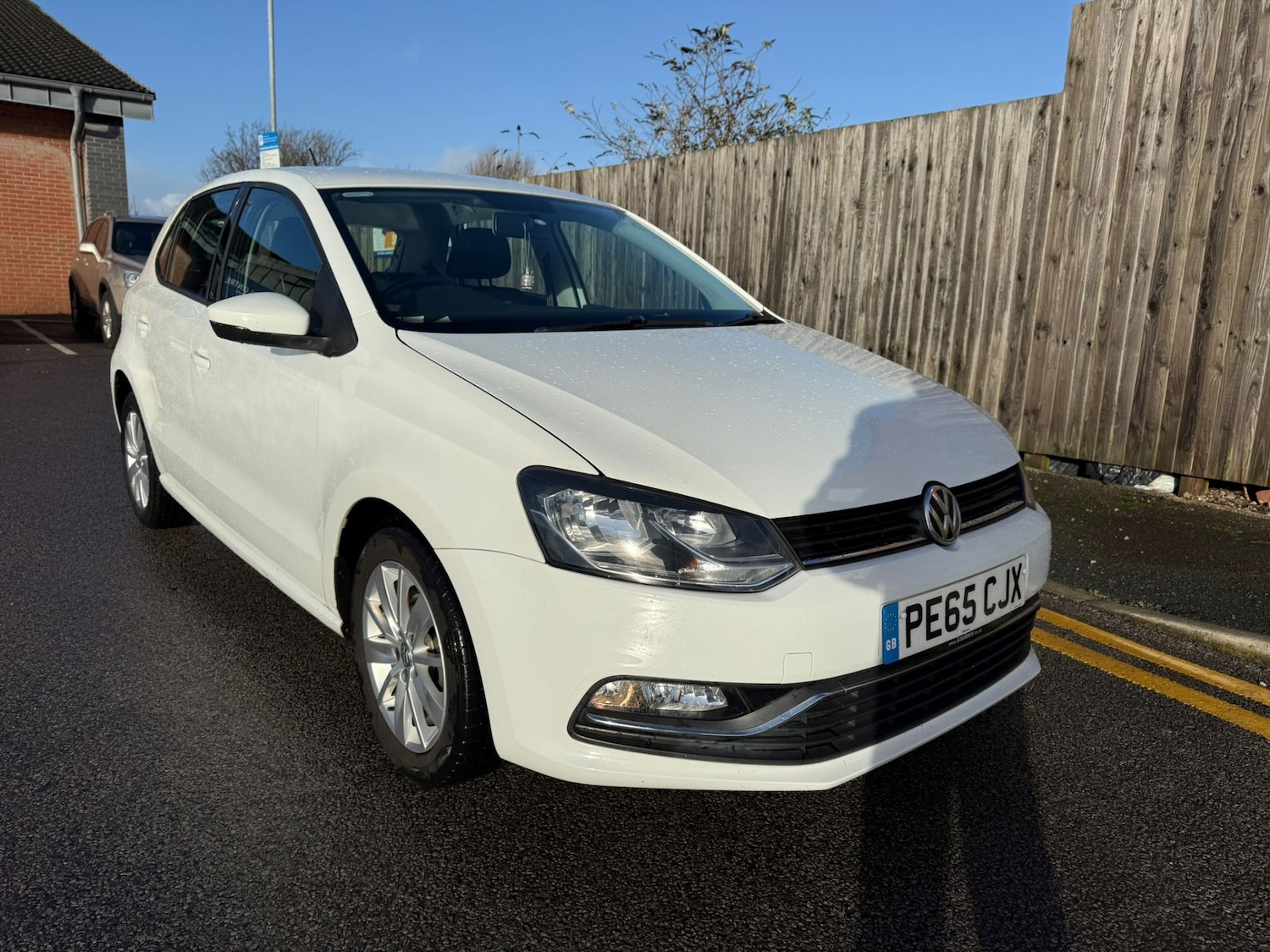 Used Volkswagen Polo 2015 for sale - 76736797: Photo 2