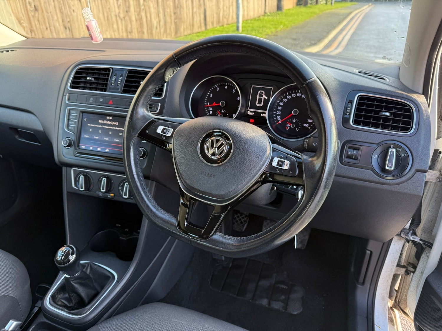 Used Volkswagen Polo 2015 for sale - 76736797: Photo 9