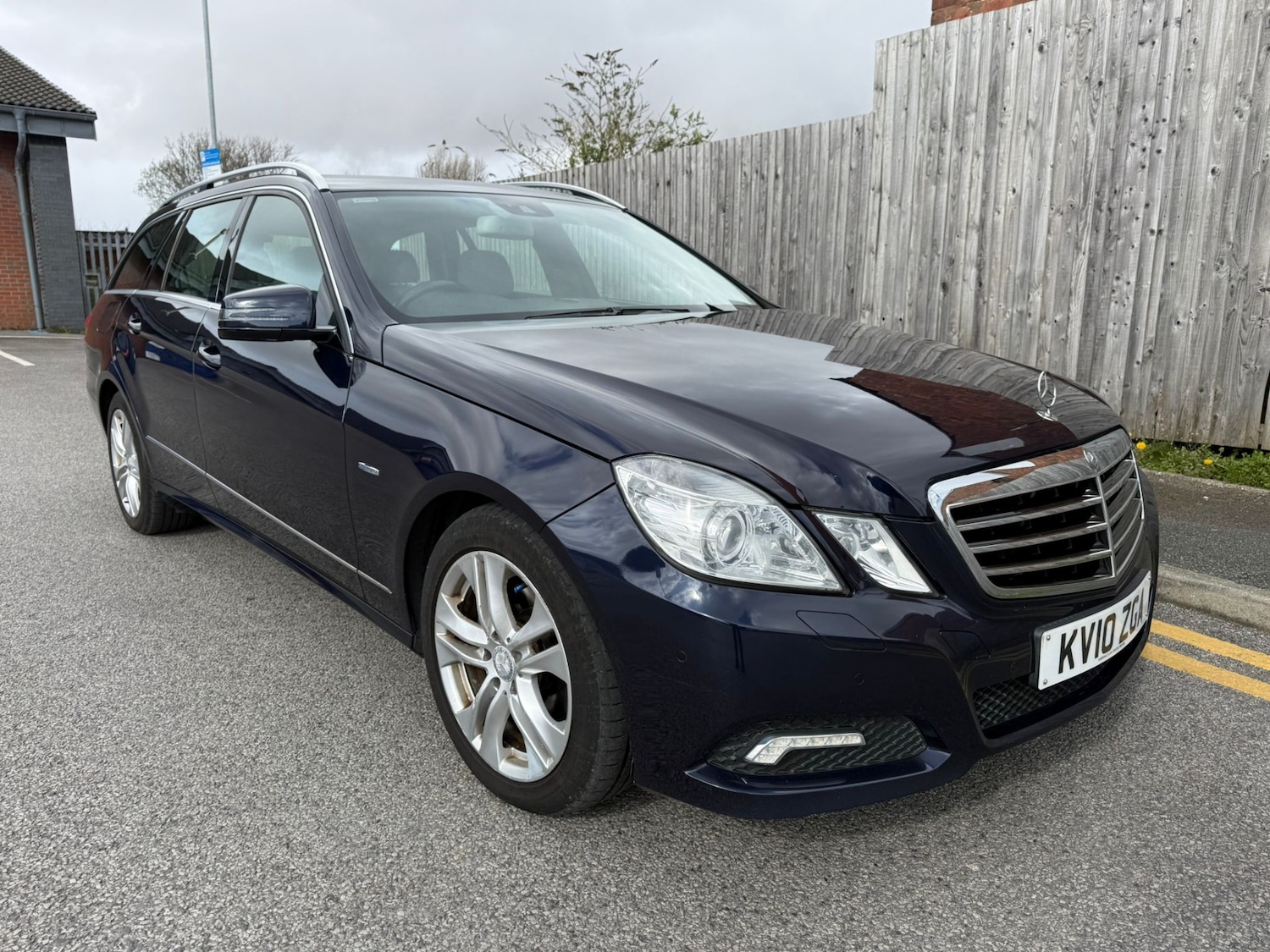 Used Mercedes-Benz E Class 2010 for sale - 78054441: Photo 2