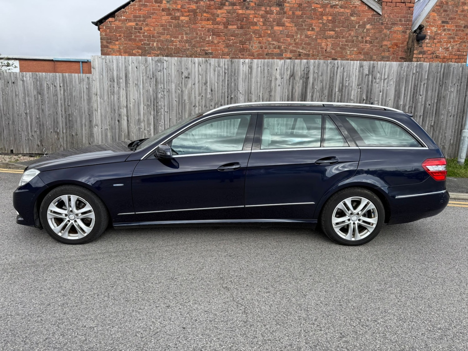 Used Mercedes-Benz E Class 2010 for sale - 78054441: Photo 5