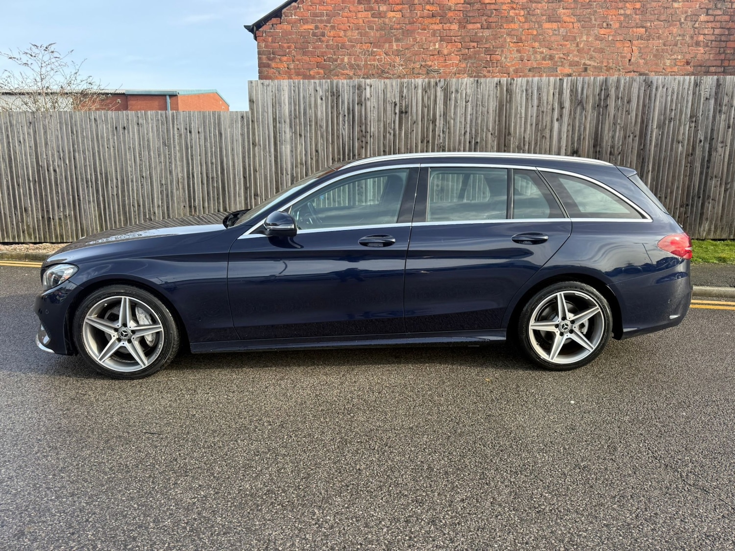 Used Mercedes-Benz C Class 2017 for sale - 77635275: Photo 5