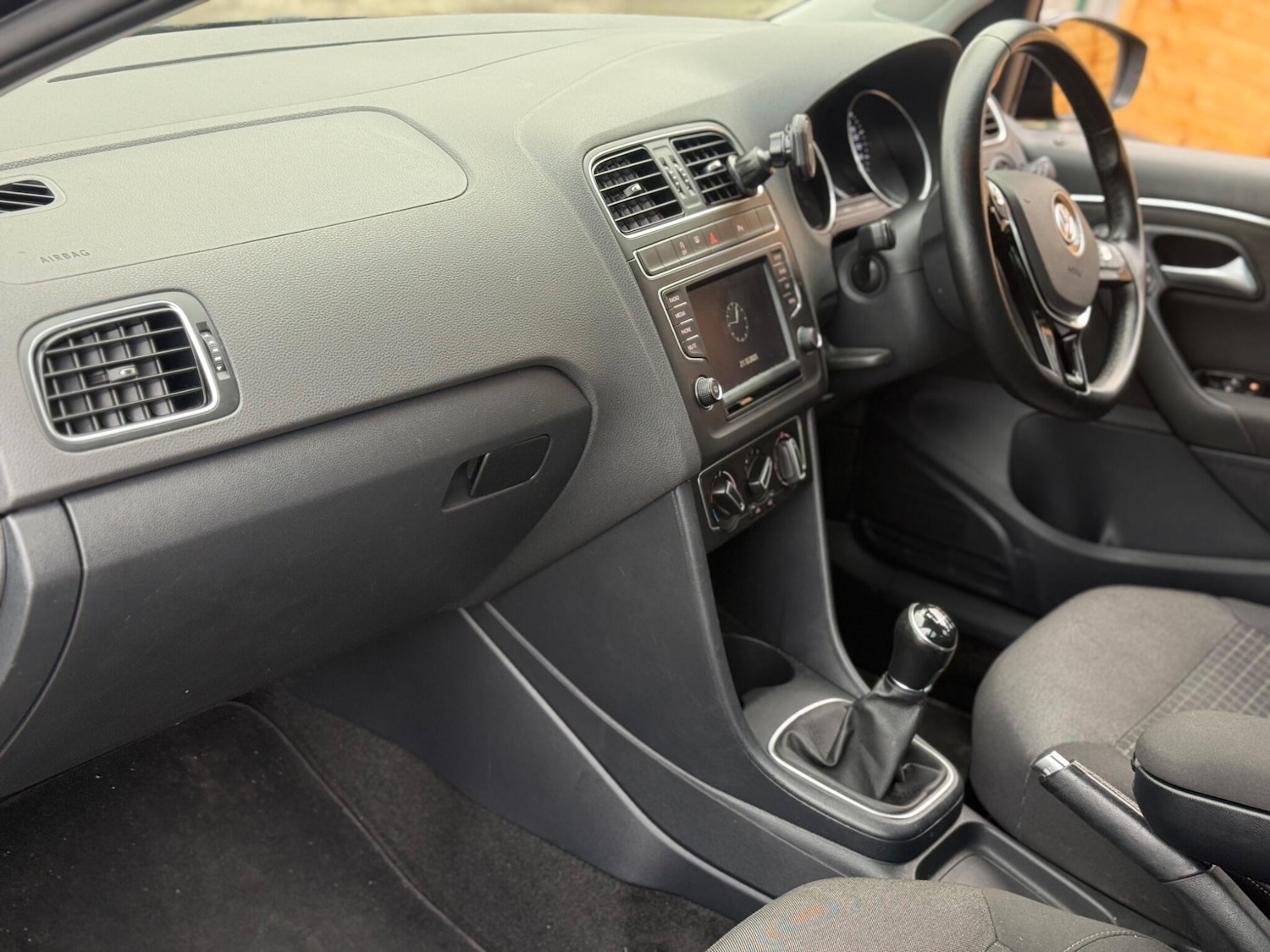 Used Volkswagen Polo 2015 for sale - 76865450: Photo 24