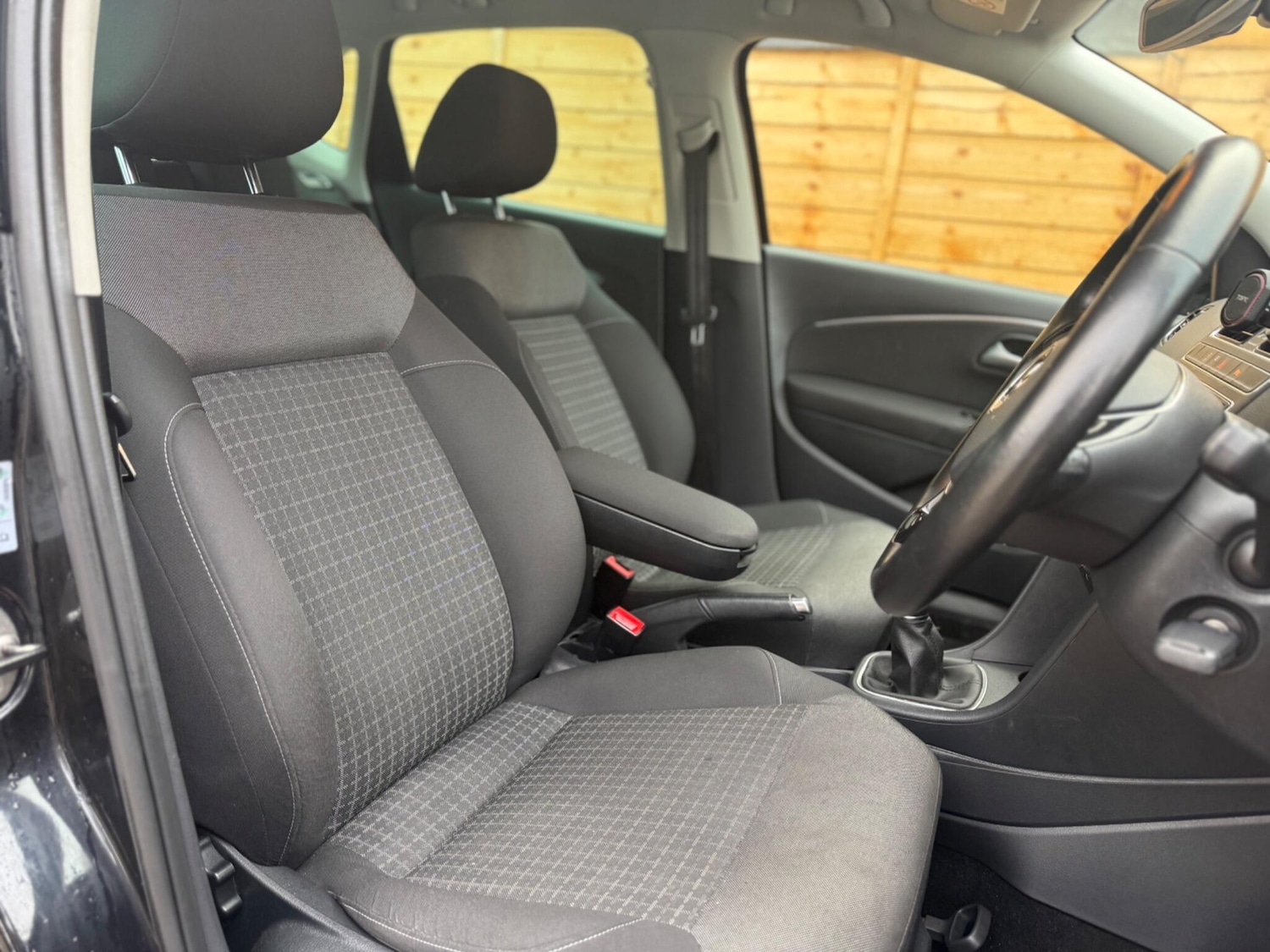 Used Volkswagen Polo 2015 for sale - 76865450: Photo 27