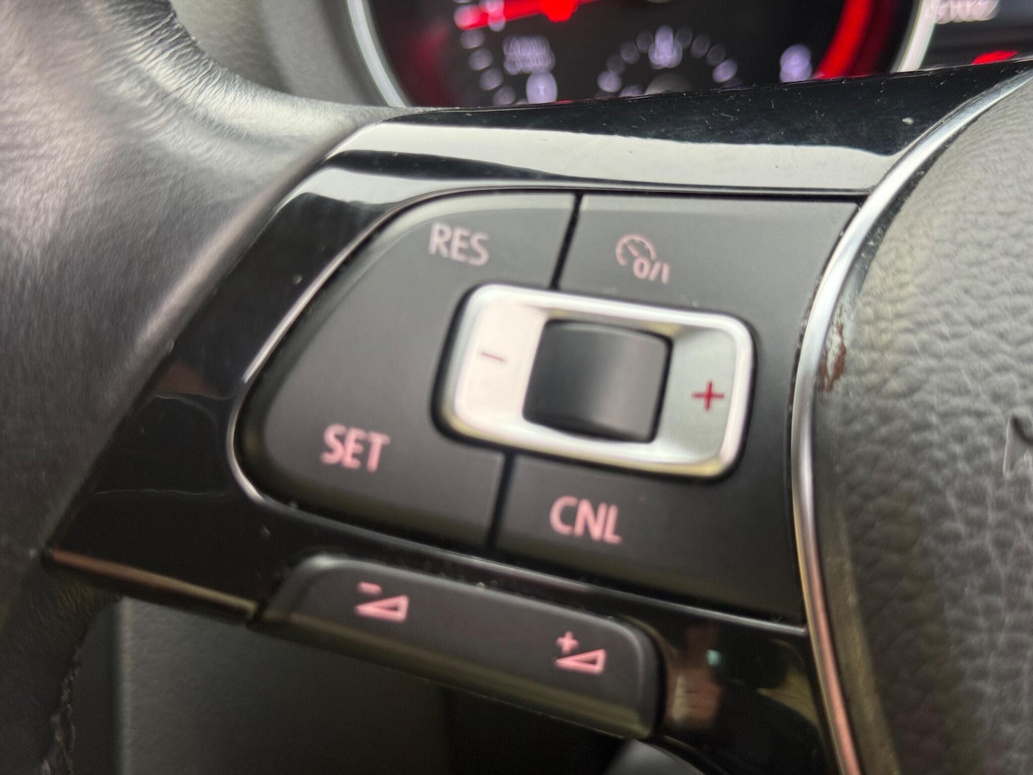 Used Volkswagen Polo 2015 for sale - 76865450: Photo 31