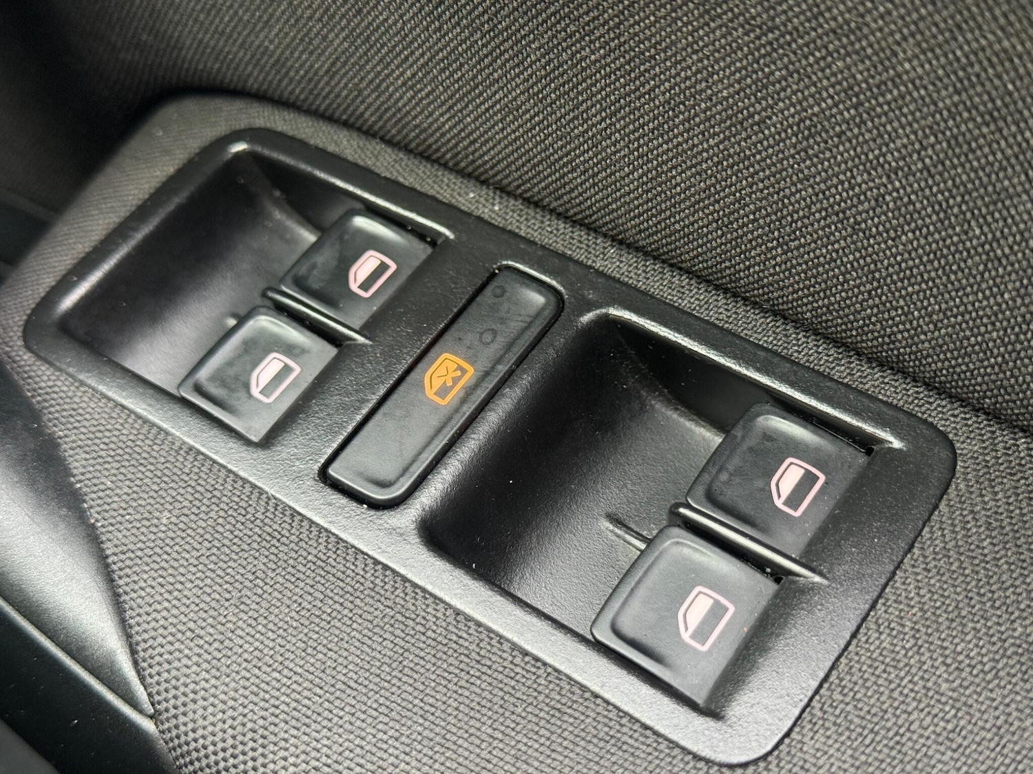 Used Volkswagen Polo 2015 for sale - 76865450: Photo 34