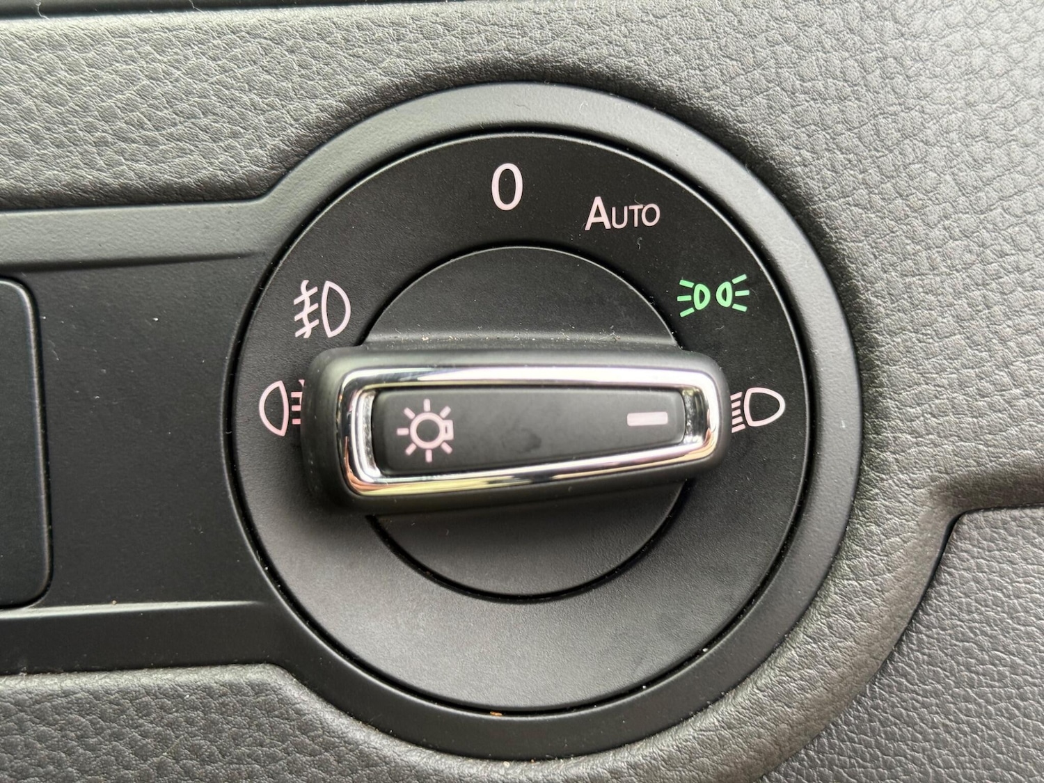 Used Volkswagen Polo 2015 for sale - 76865450: Photo 36