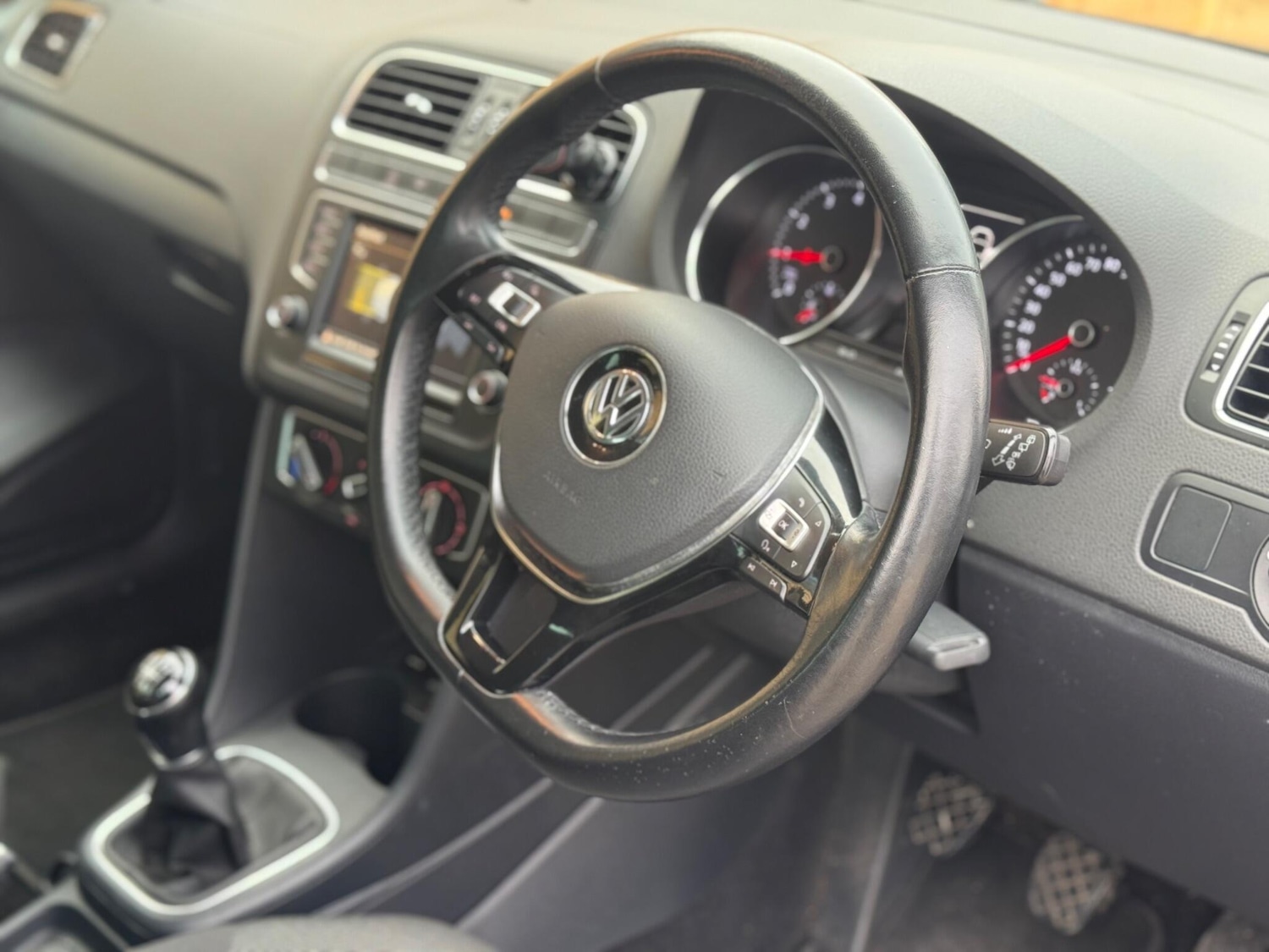 Used Volkswagen Polo 2015 for sale - 76865450: Photo 48