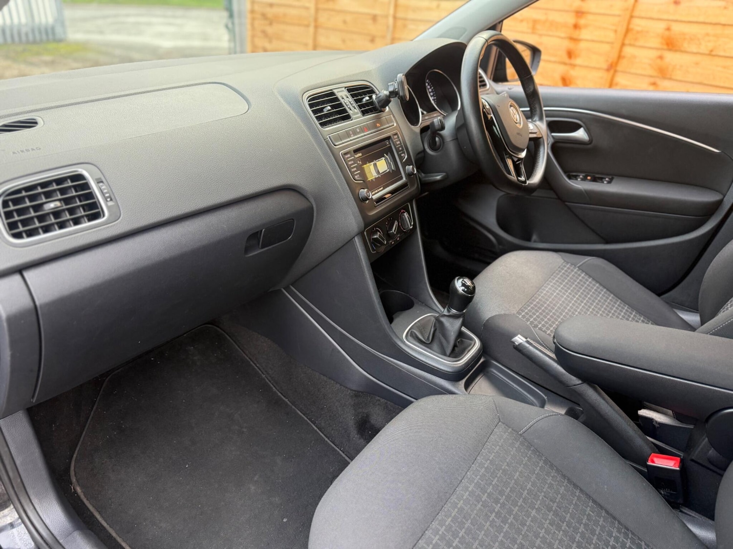 Used Volkswagen Polo 2015 for sale - 76865450: Photo 49