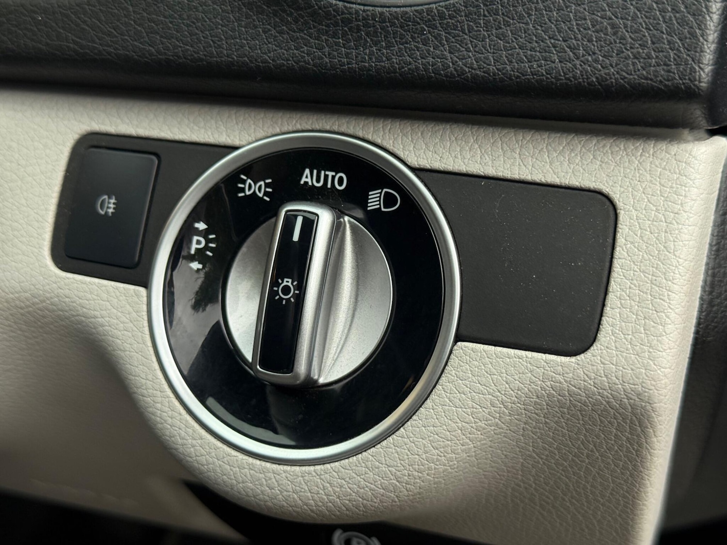 Used Mercedes-Benz C Class 2013 for sale - 76731135: Photo 25