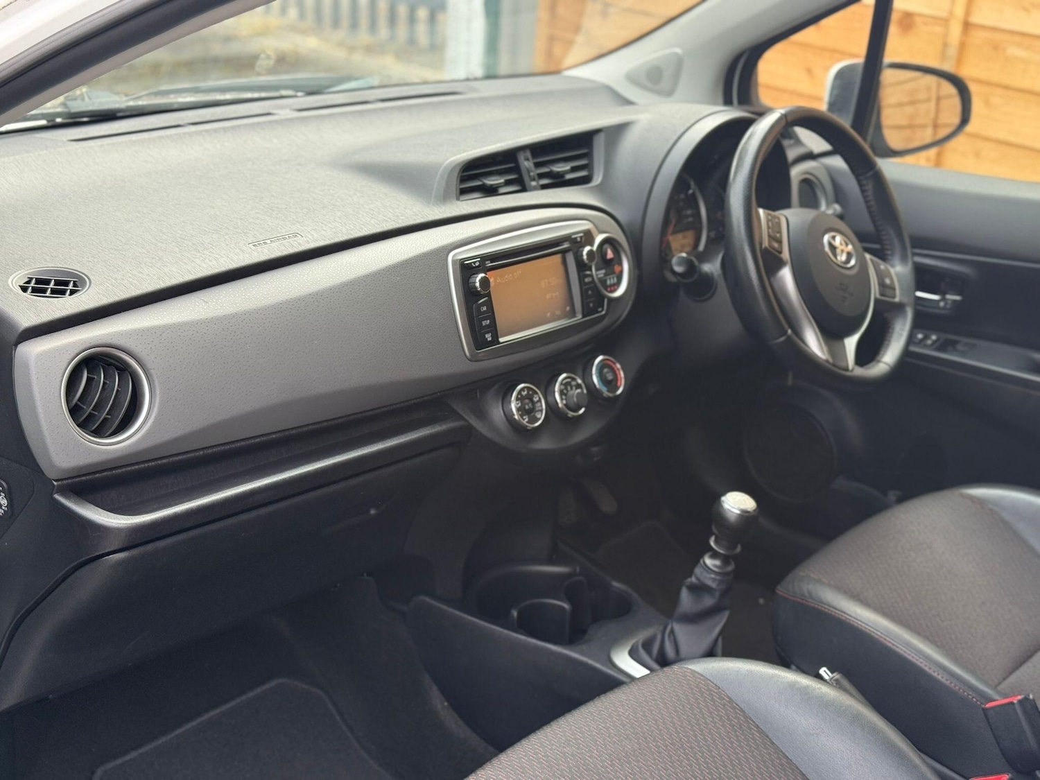 Used Toyota Yaris for sale - 76728985: Photo 10