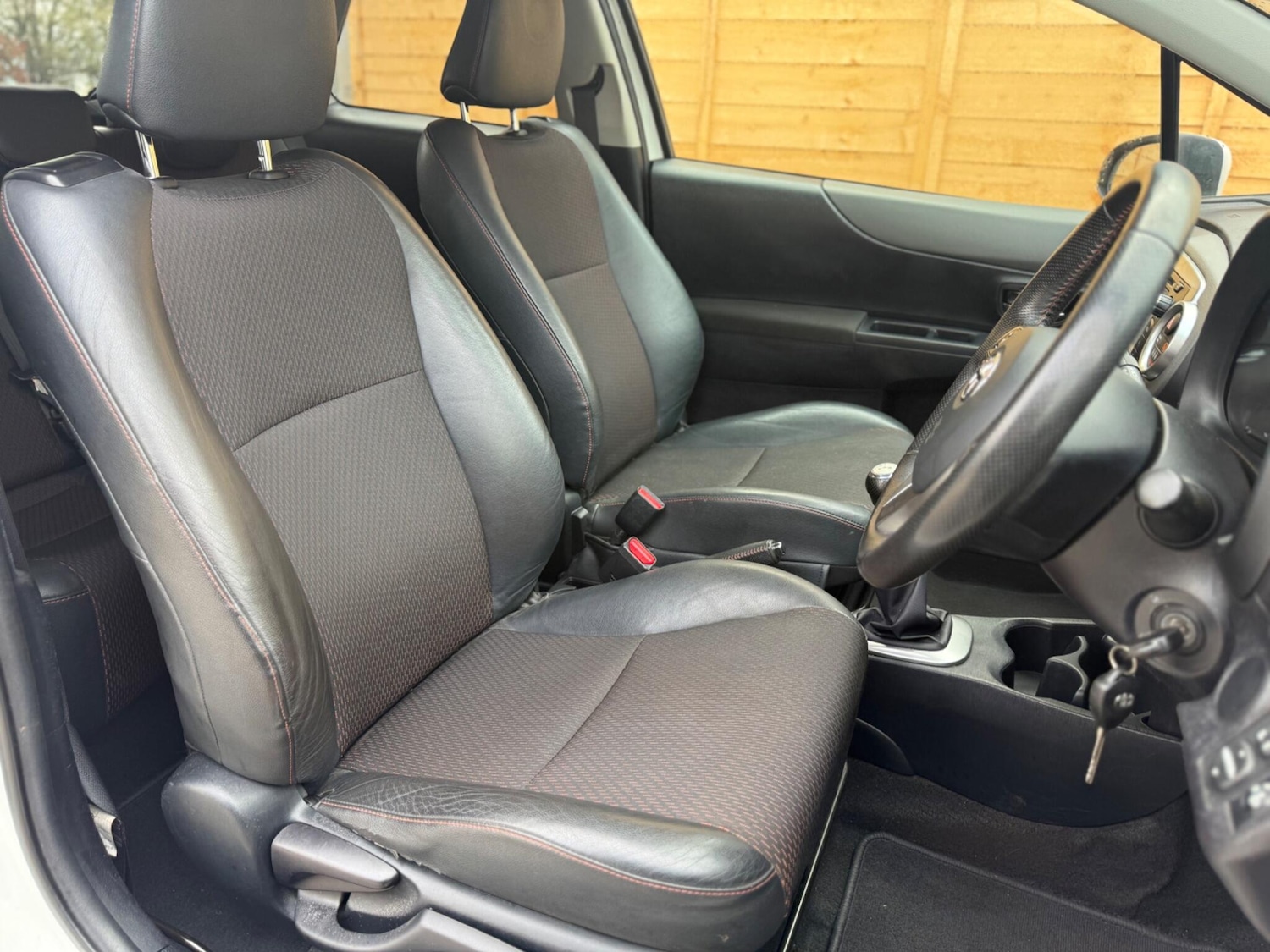 Used Toyota Yaris for sale - 76728985: Photo 12