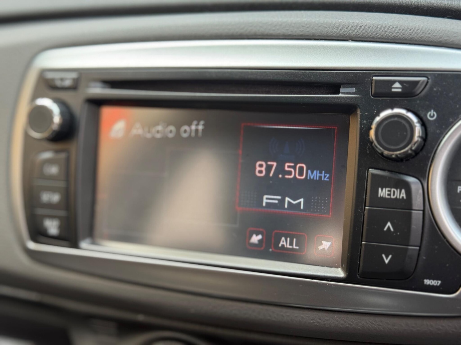 Used Toyota Yaris for sale - 76728985: Photo 23