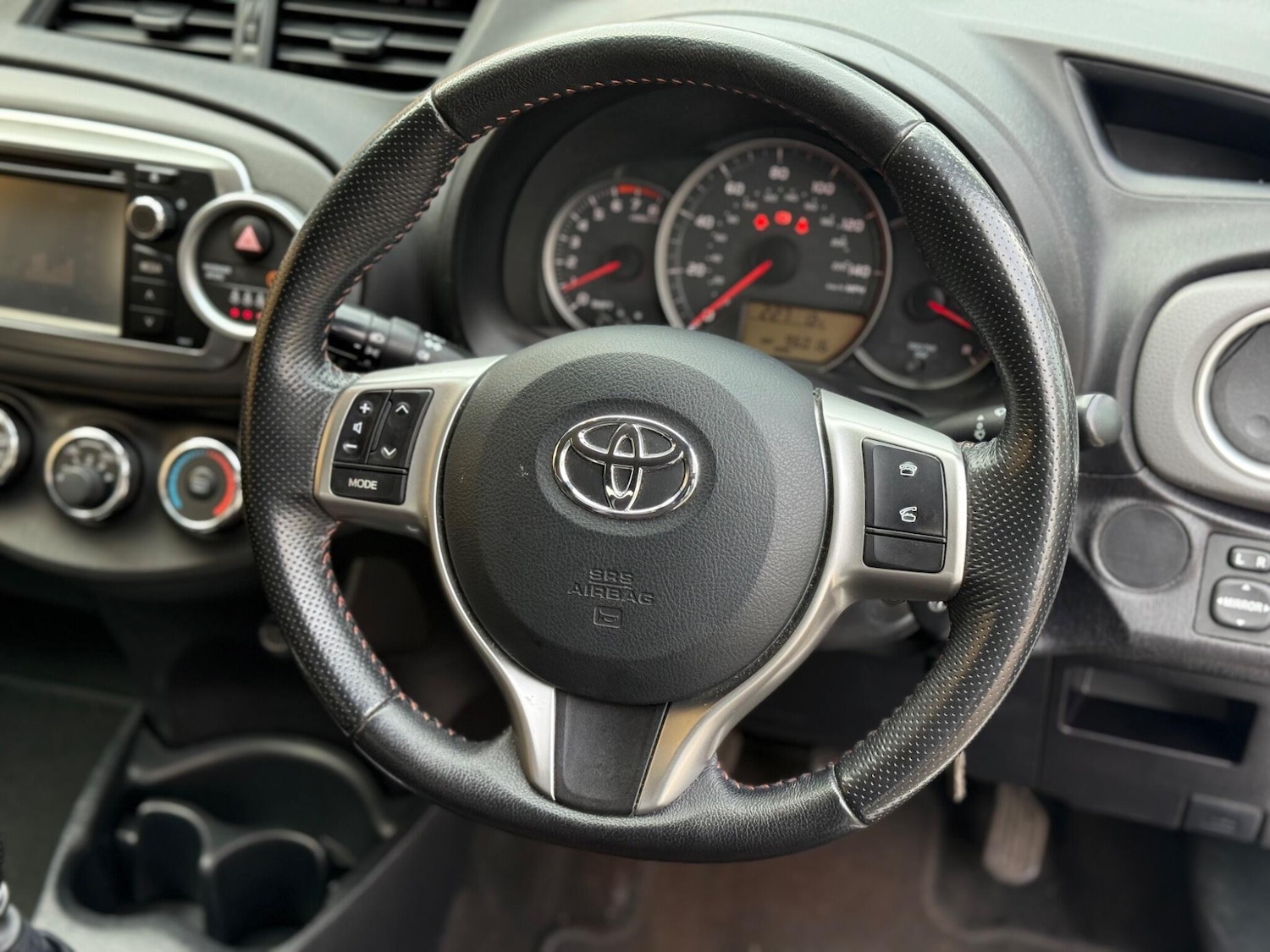 Used Toyota Yaris for sale - 76728985: Photo 31