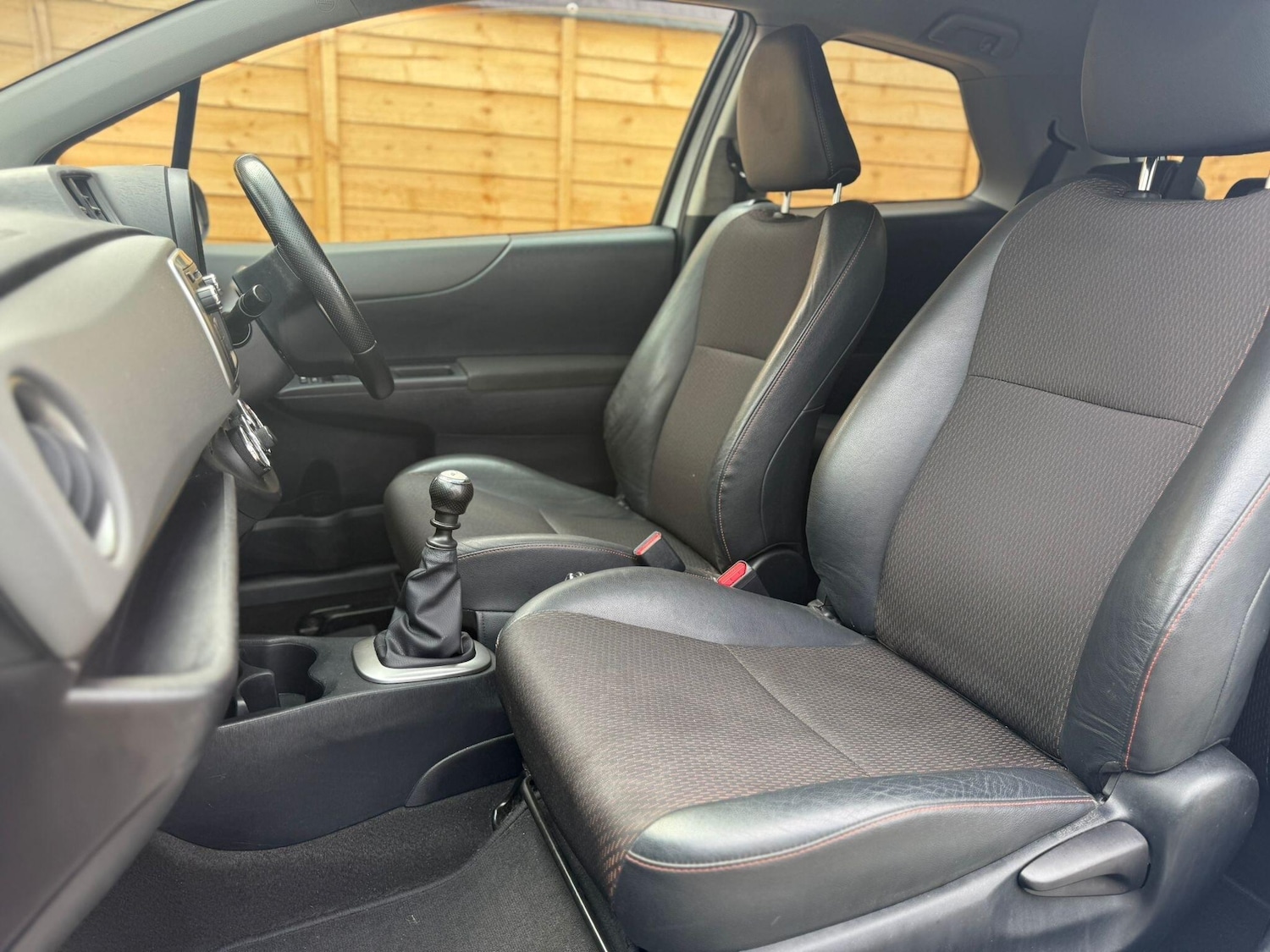 Used Toyota Yaris for sale - 76728985: Photo 32