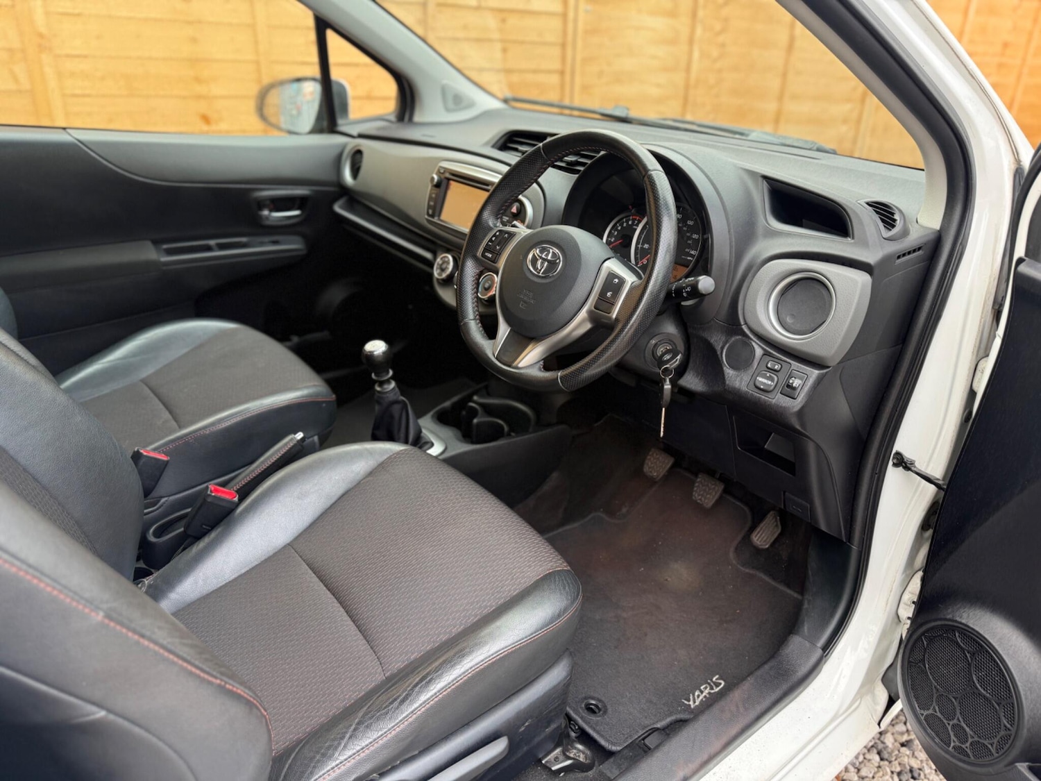 Used Toyota Yaris for sale - 76728985: Photo 35