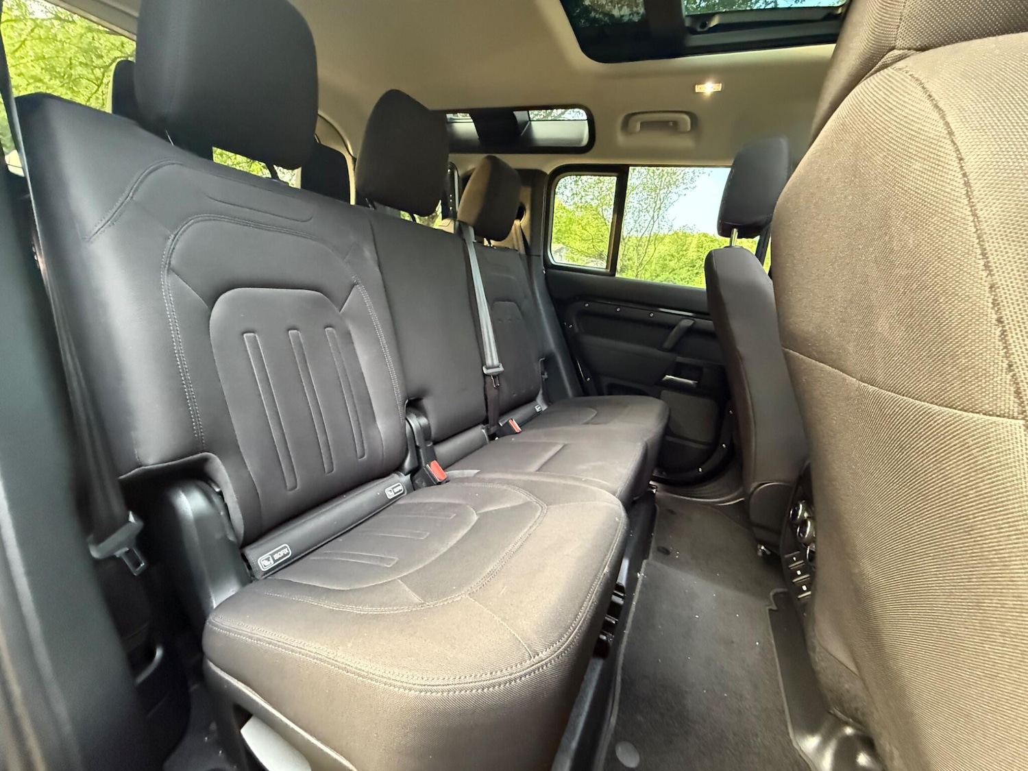 Used Land Rover Defender 110 for sale - 76727884: Photo 46