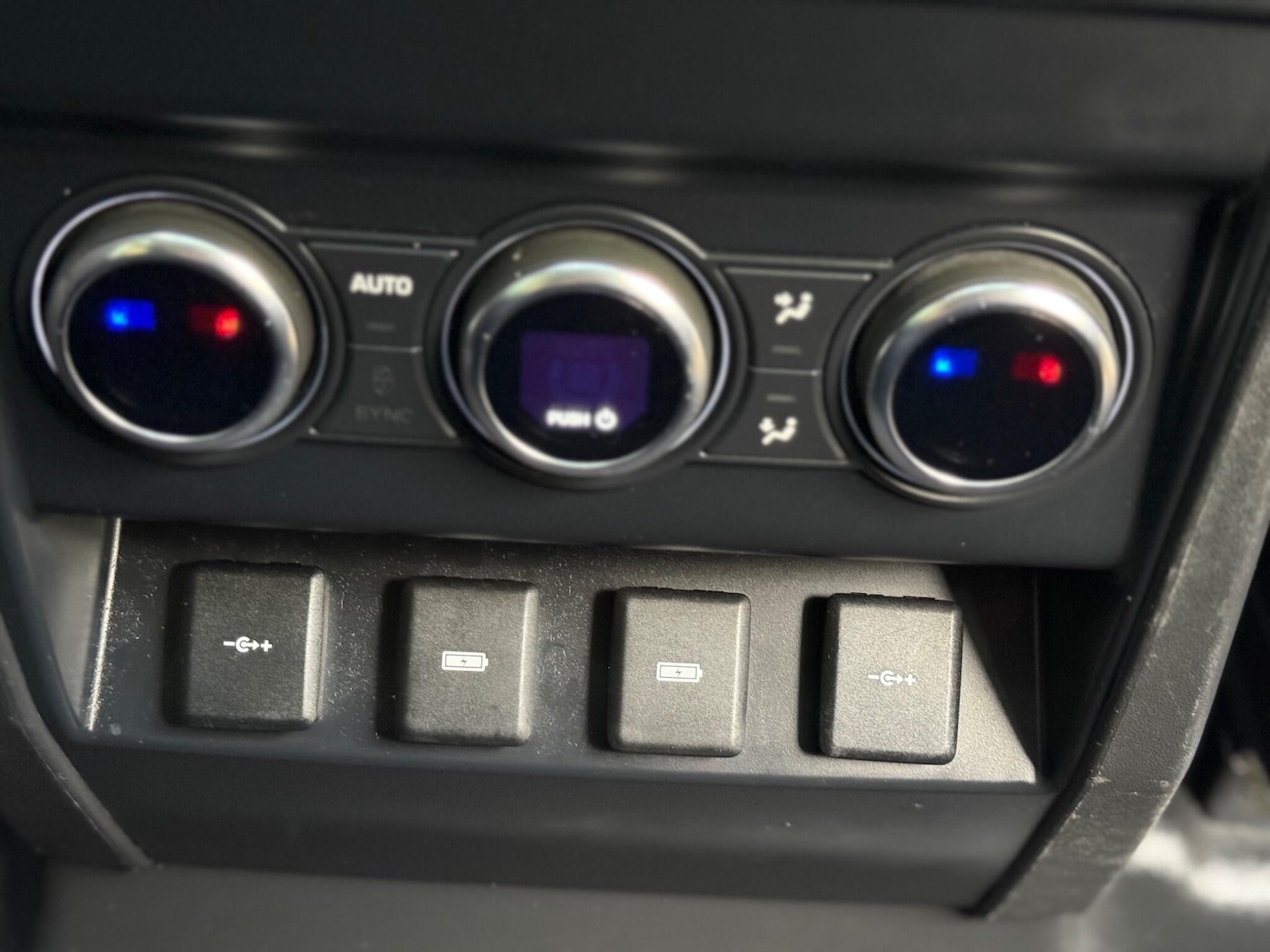 Used Land Rover Defender 110 for sale - 76727884: Photo 48