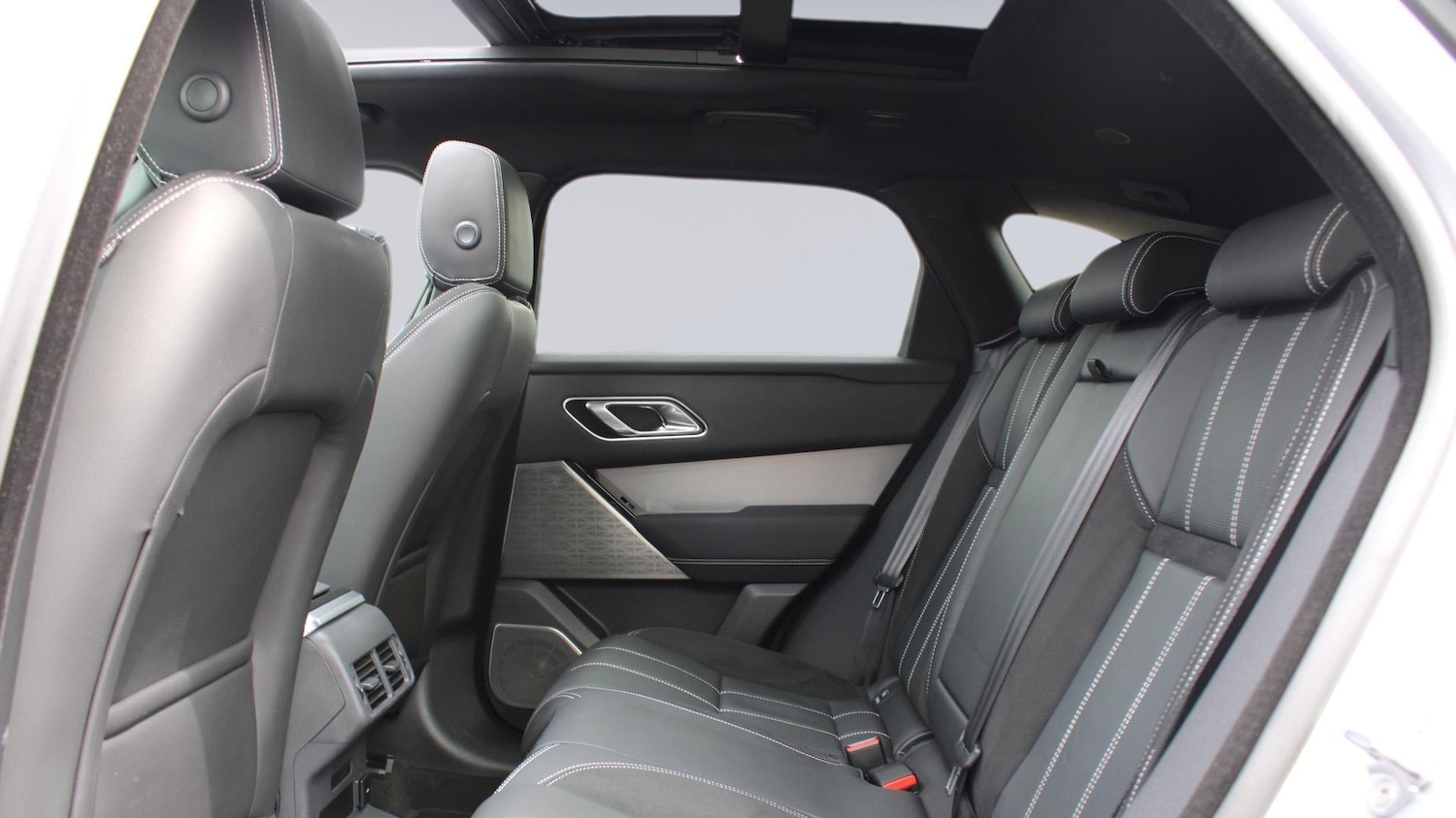 Used Land Rover Range Rover Velar 2022 for sale - 76372335: Photo 4