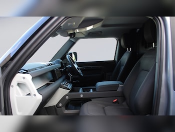 Used Land Rover Defender 90 2023 for sale - 76202324: Photo