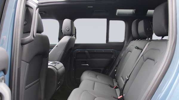 Used Land Rover Defender 2025 for sale - 76261209: Photo 4