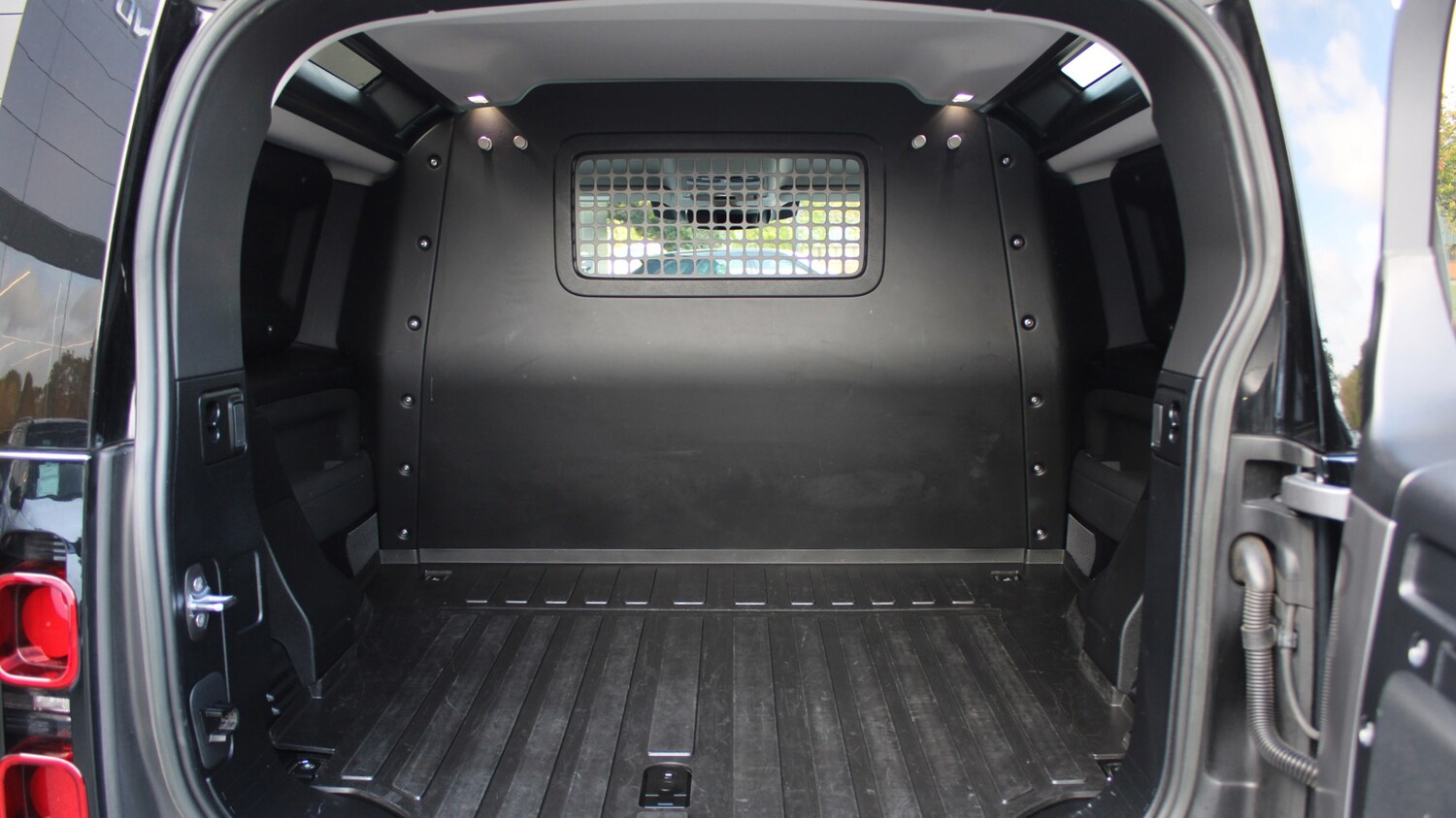 Used Land Rover Defender 90 2023 for sale - 76574664: Photo 10