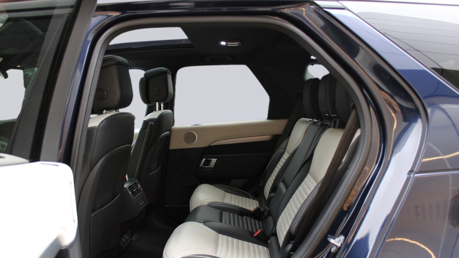 Used Land Rover Discovery 2023 for sale - 77539403: Photo 4