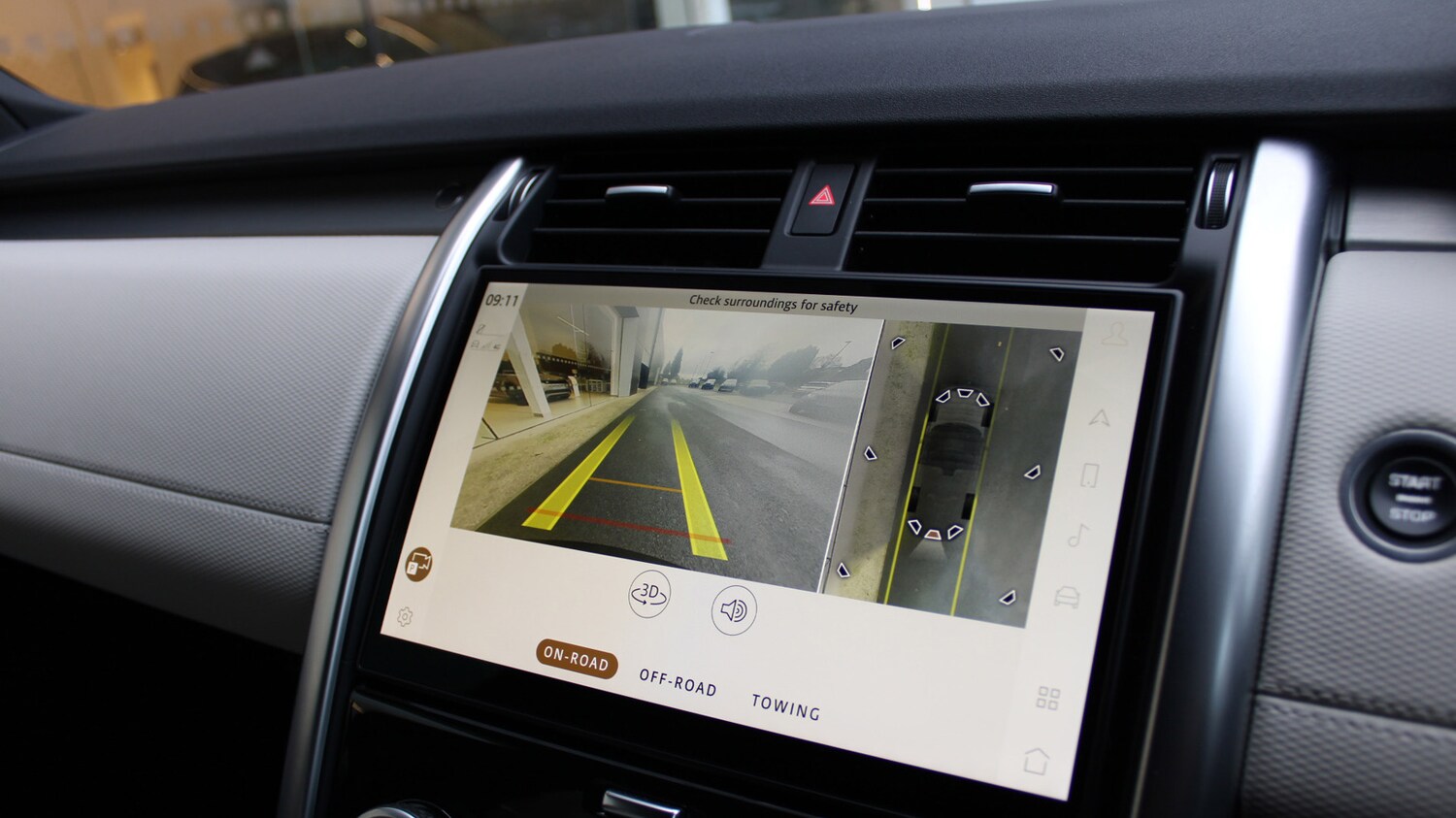 Used Land Rover Discovery 2023 for sale - 76635356: Photo 11