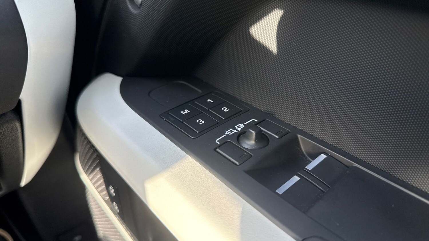 Used Land Rover Defender 2024 for sale - 77770674: Photo 25