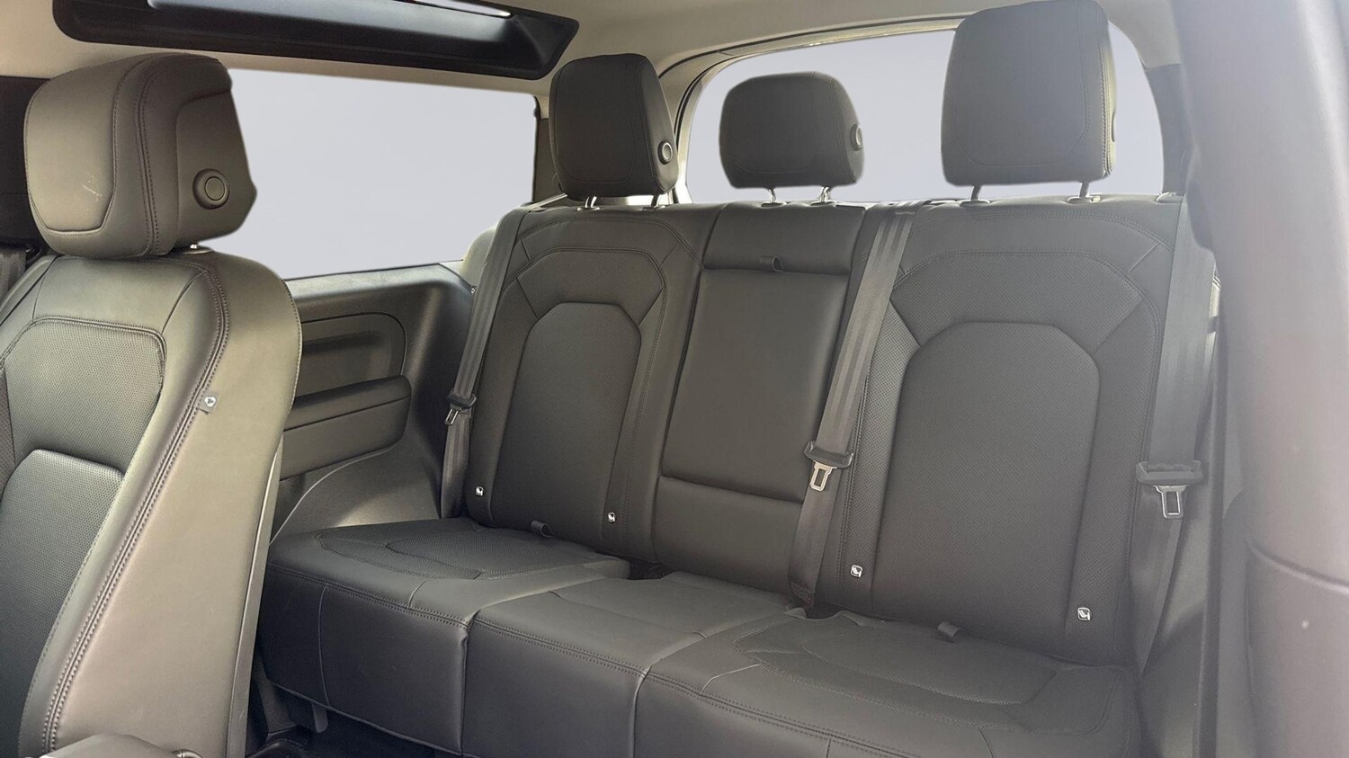 Used Land Rover Defender 2024 for sale - 77770674: Photo 4