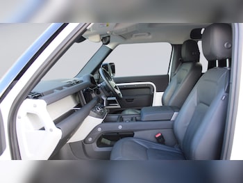 Used Land Rover Defender 2022 for sale - 76359814: Photo