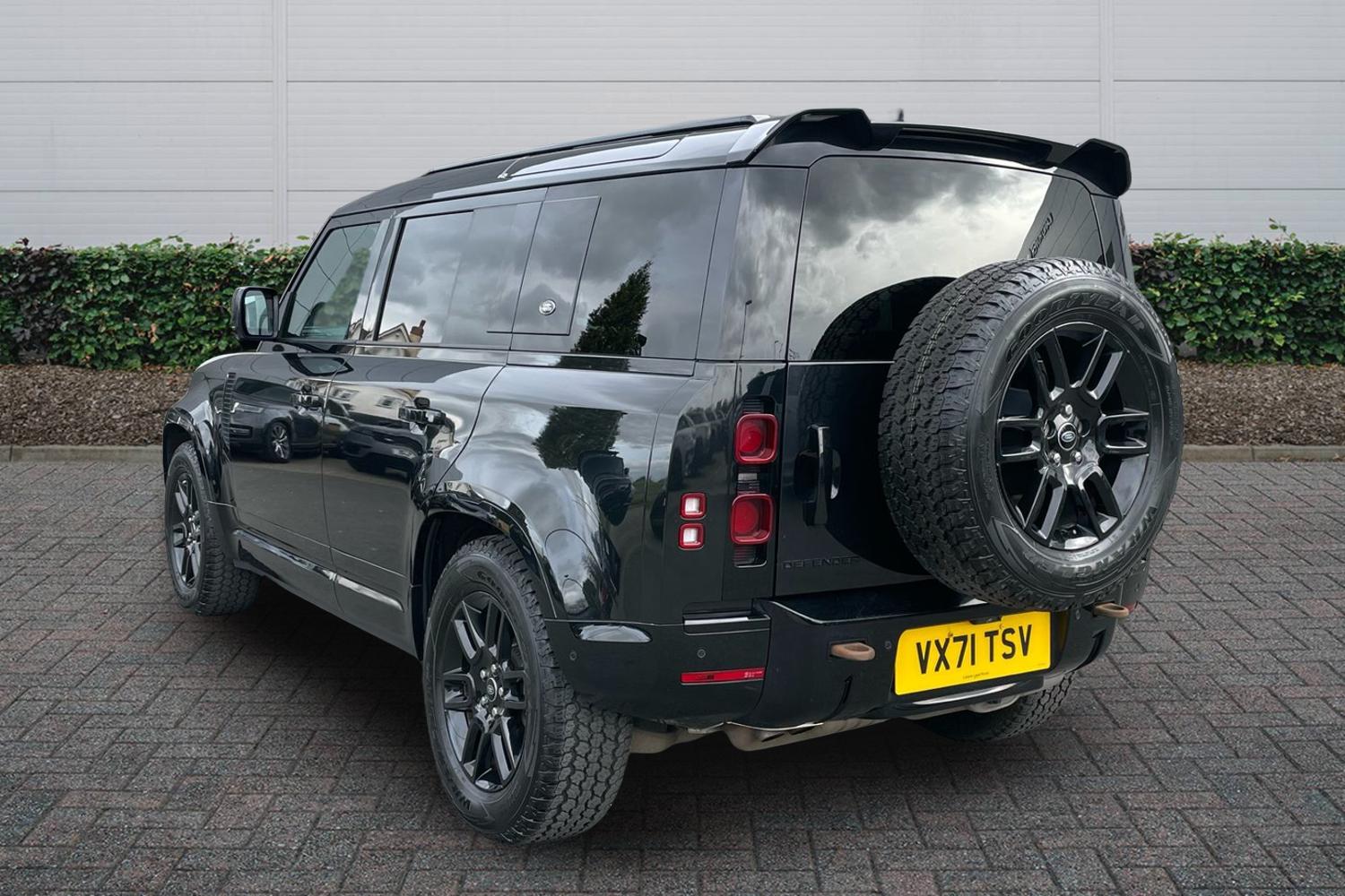 Used Land Rover Defender 2021 for sale - 78136897: Photo 2