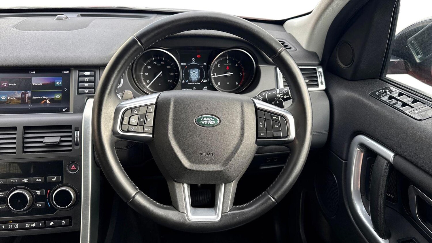 Used Land Rover Discovery Sport 2018 for sale - 77479995: Photo 15