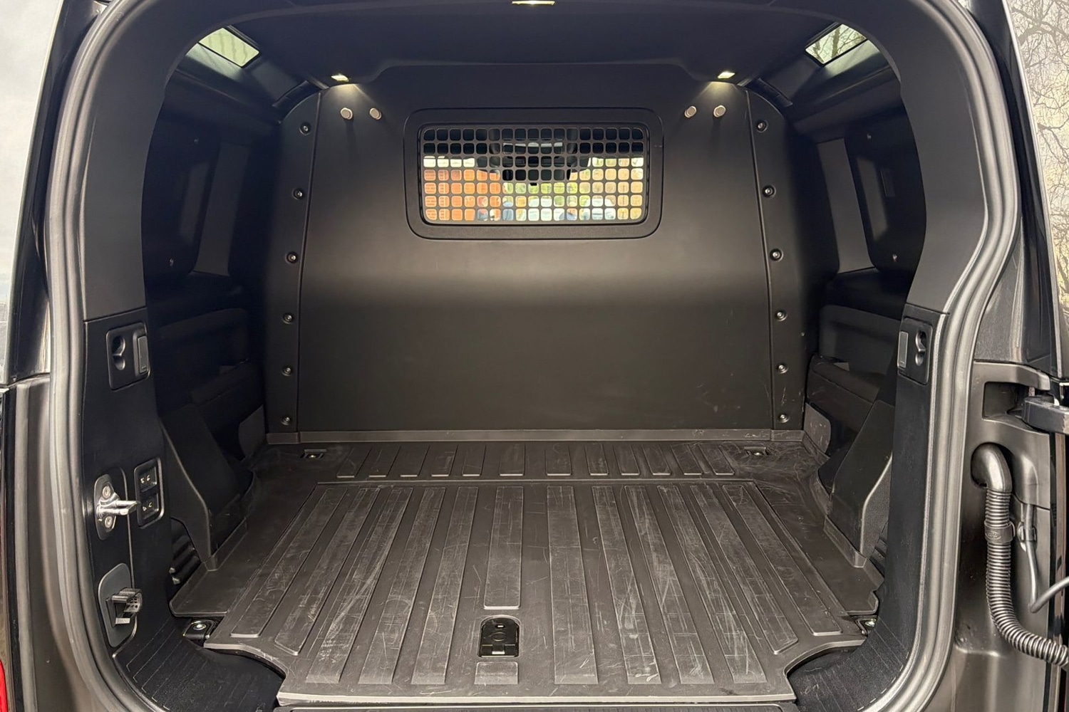 Used Land Rover Defender 90 2025 for sale - 77205037: Photo 10