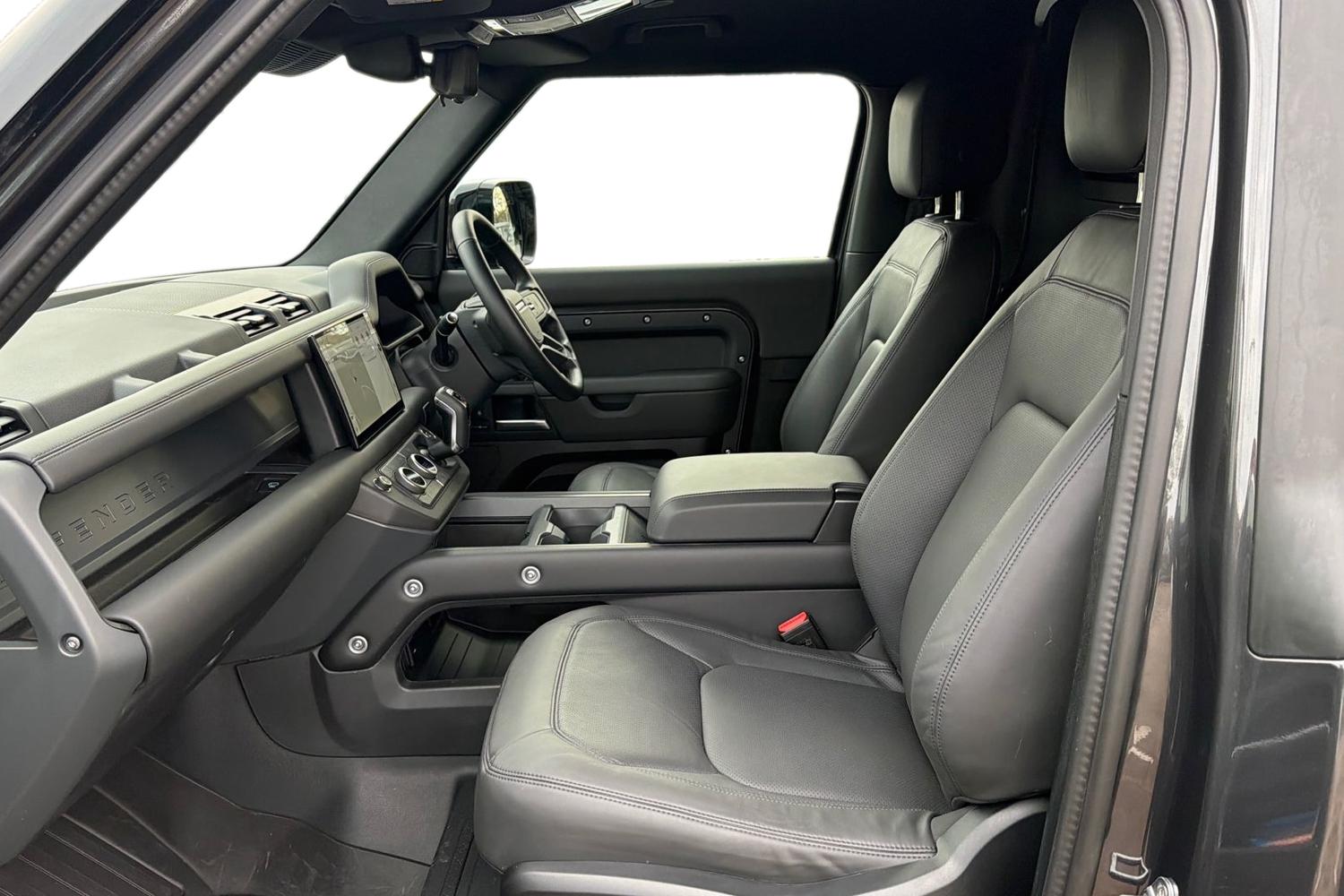 Used Land Rover Defender 90 2025 for sale - 77205037: Photo 3