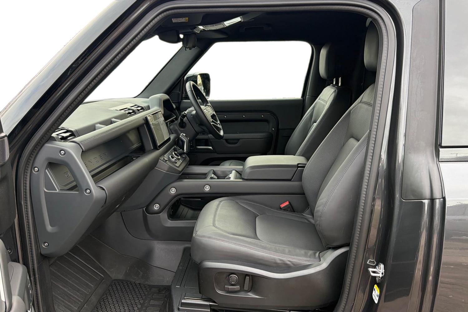 Used Land Rover Defender 90 2025 for sale - 77205037: Photo 4