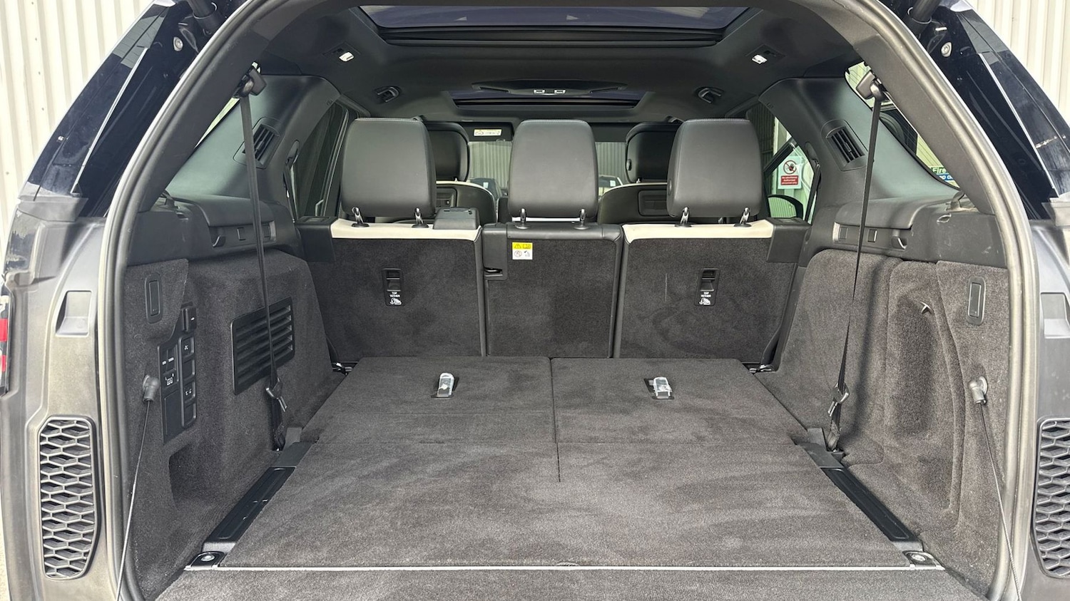 Used Land Rover Discovery 2023 for sale - 77587966: Photo 10