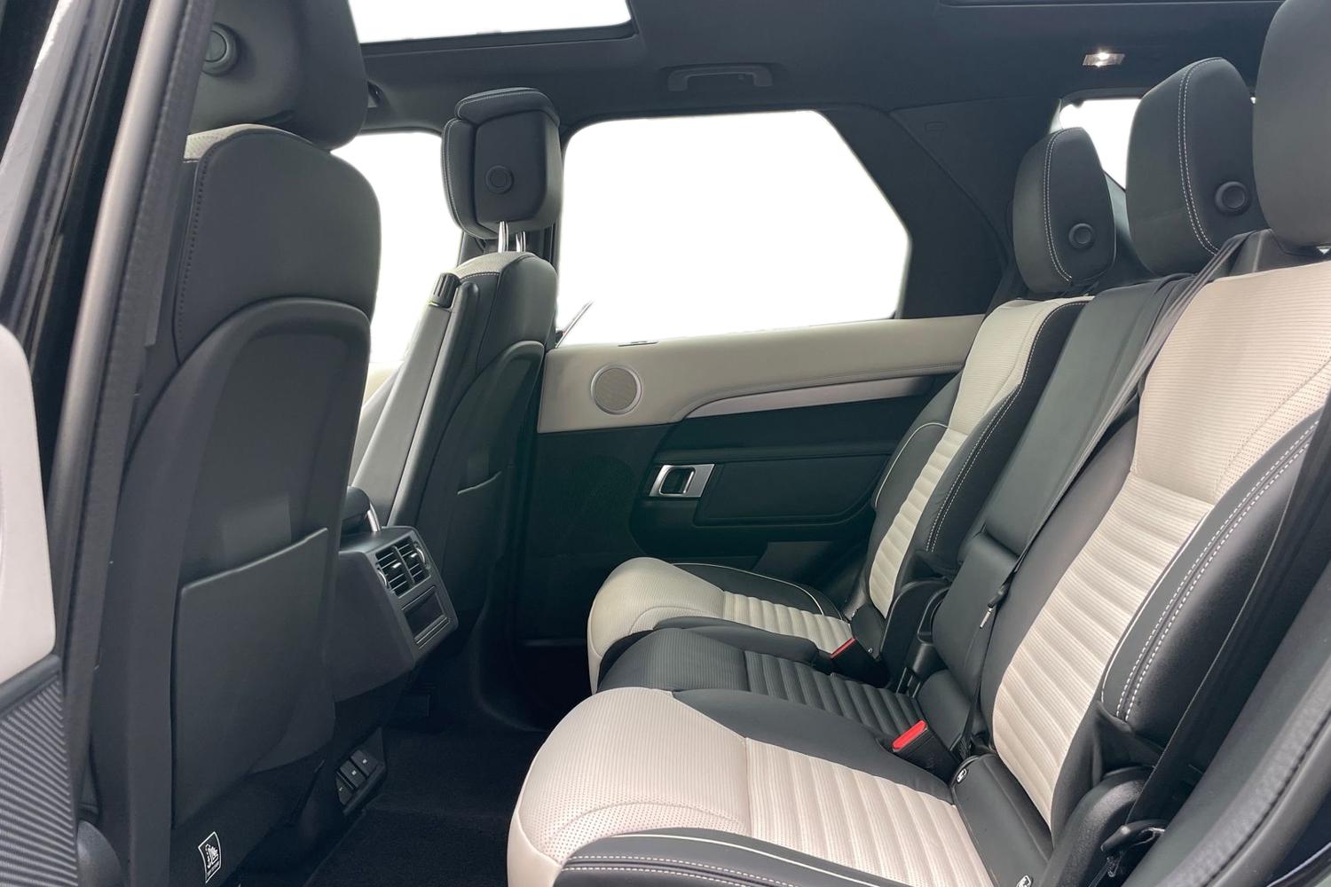 Used Land Rover Discovery 2023 for sale - 78136874: Photo 4