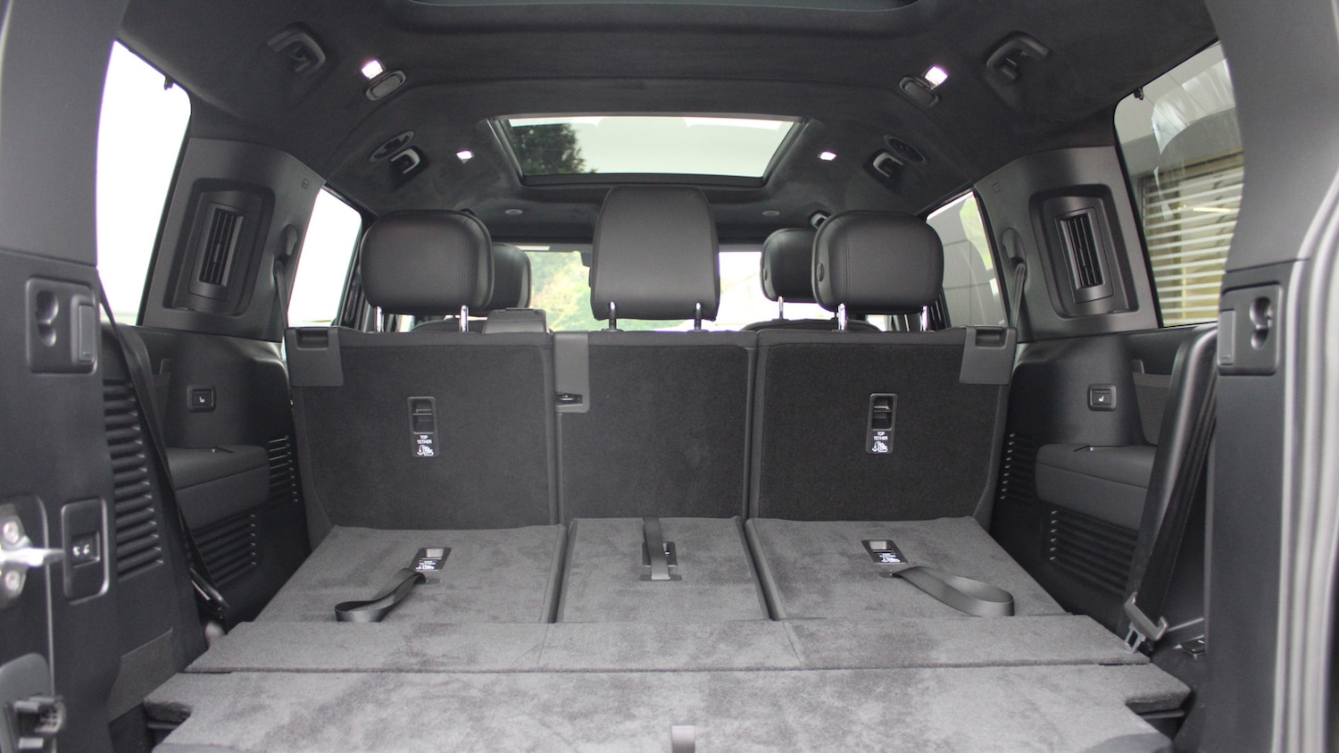Used Land Rover Defender 2025 for sale - 76372376: Photo 10